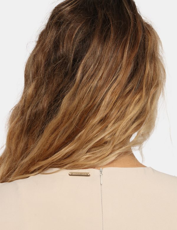 Vestito Sandro Ferrone beige - COMPOSIZIONE E VESTIBILITÀ:95% poliestere 5% elastaneLa modella è alta 170 cm e indossa la ta