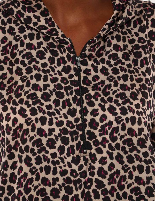 Camicia Sandro Ferrone con cappuccio e zip - 97% poliestere 3% elastinaLa modella indossa la taglia S ed è alta 170 cm e la