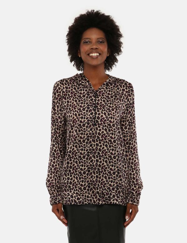 Camicia Sandro Ferrone con cappuccio e zip - 97% poliestere 3% elastinaLa modella indossa la taglia S ed è alta 170 cm e la
