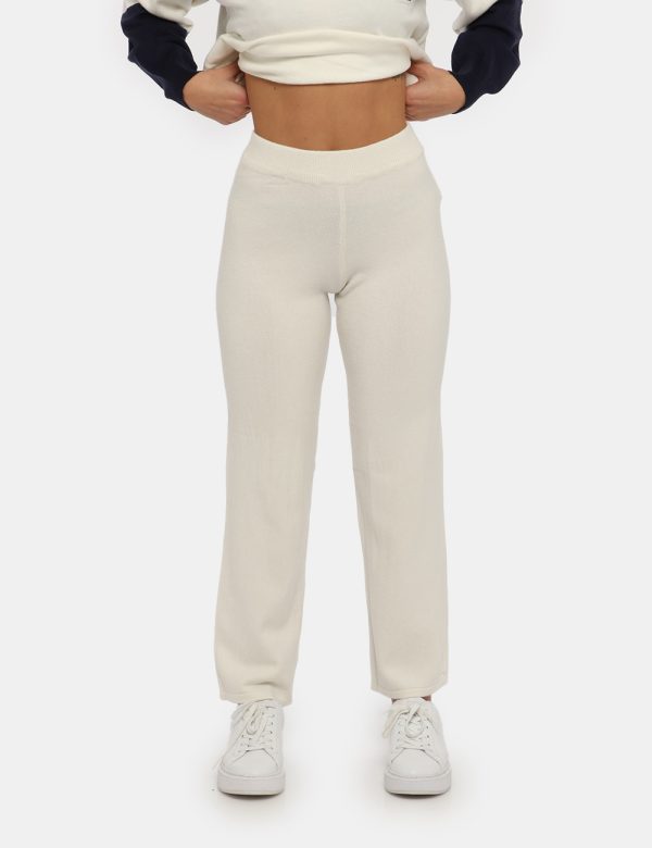 Pantalone Sandro Ferrone bianco - COMPOSIZIONE E VESTIBILITÀ:44% viscosa 24% nylon 19% poliestere 13% elastaneLa modella è a