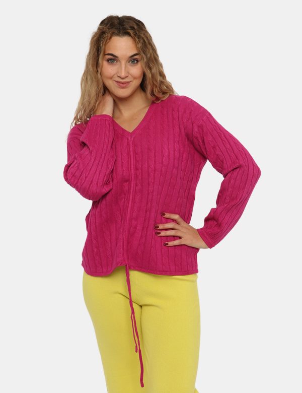 Maglione Sandro Ferrone fucsia - COMPOSIZIONE E VESTIBILITÀ:44% viscosa 24% nylon 19% poliestere 13% elastaneLa modella è al