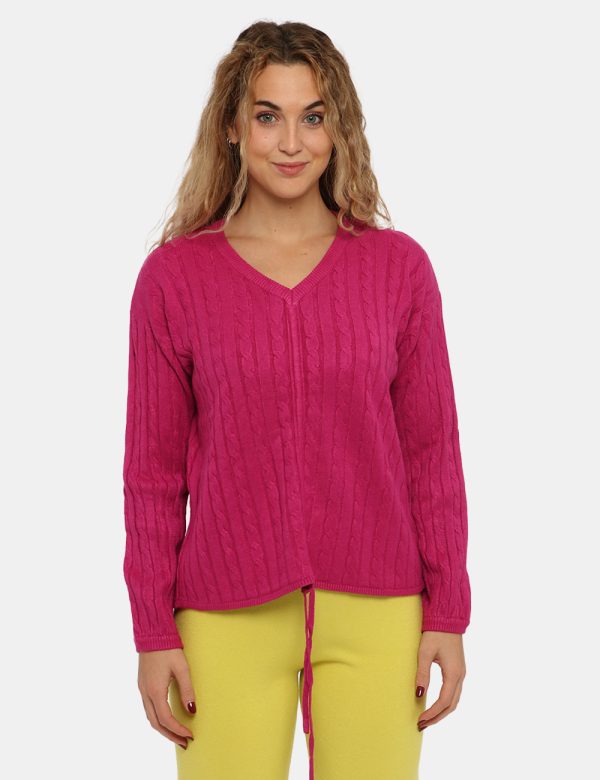 Maglione Sandro Ferrone fucsia - COMPOSIZIONE E VESTIBILITÀ:44% viscosa 24% nylon 19% poliestere 13% elastaneLa modella è al