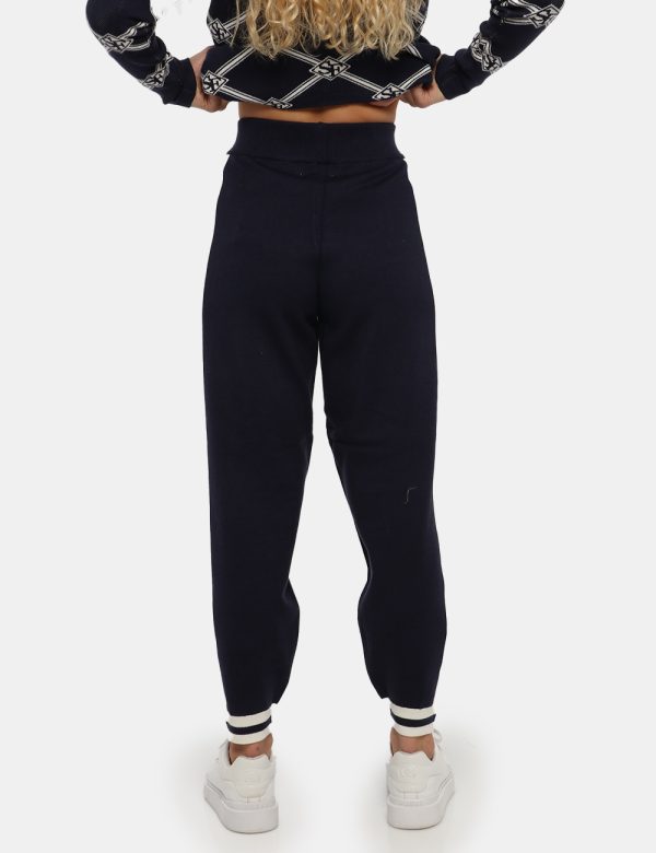 Pantalone Sandro Ferrone blu/bianco - COMPOSIZIONE E VESTIBILITÀ:50% viscosa 30% poliamide 20% poliestereLa modella è alta 1