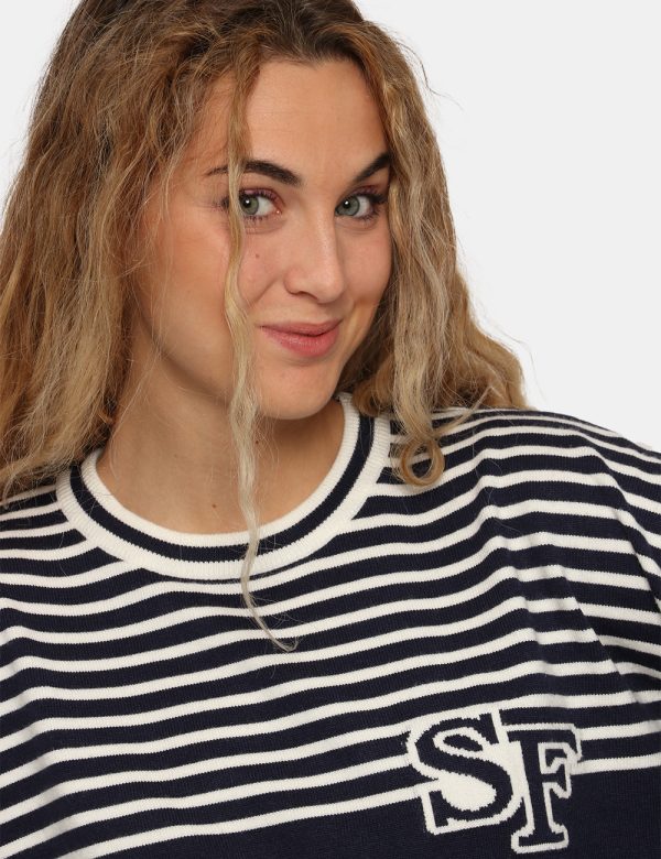 Maglione Sandro Ferrone blu/bianco - COMPOSIZIONE E VESTIBILITÀ:50% viscosa 30% poliamide 20% poliestereLa modella è alta 17