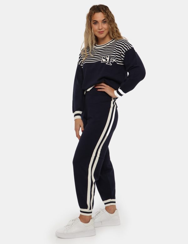 Pantalone Sandro Ferrone blu - COMPOSIZIONE E VESTIBILITÀ:50% viscosa 30% poliamide 20% poliestereLa modella è alta 170 cm e