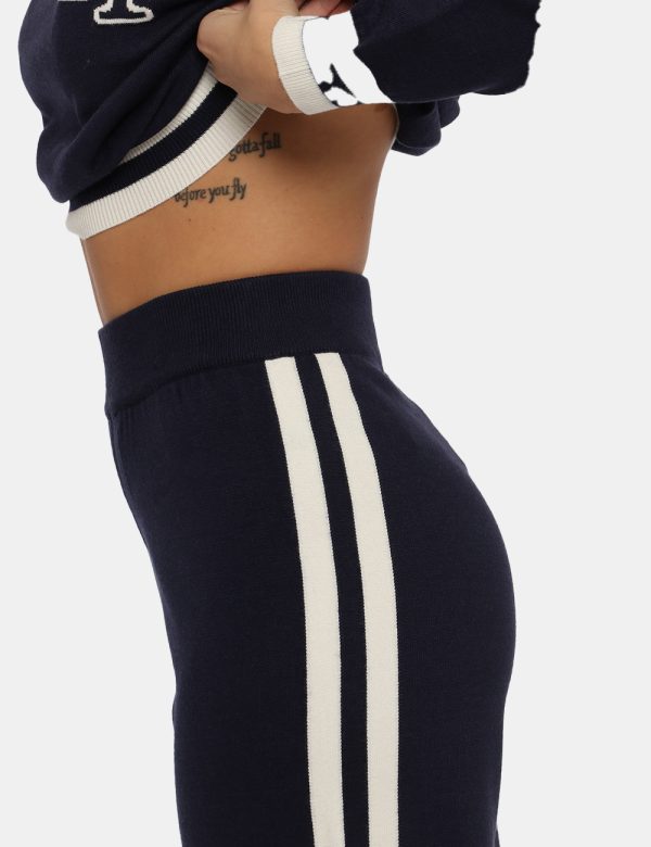 Pantalone Sandro Ferrone blu - COMPOSIZIONE E VESTIBILITÀ:50% viscosa 30% poliamide 20% poliestereLa modella è alta 170 cm e
