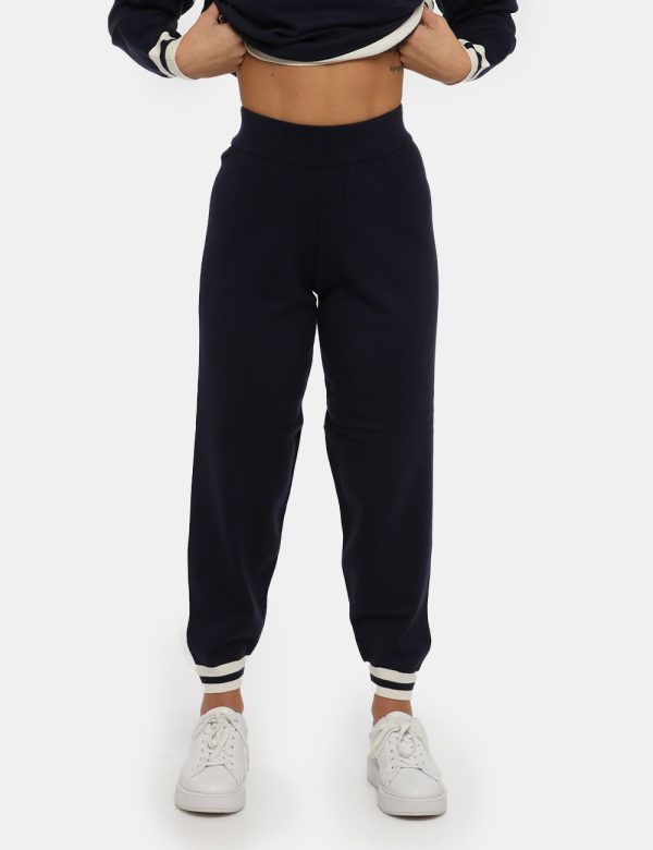 Pantalone Sandro Ferrone blu - COMPOSIZIONE E VESTIBILITÀ:50% viscosa 30% poliamide 20% poliestereLa modella è alta 170 cm e