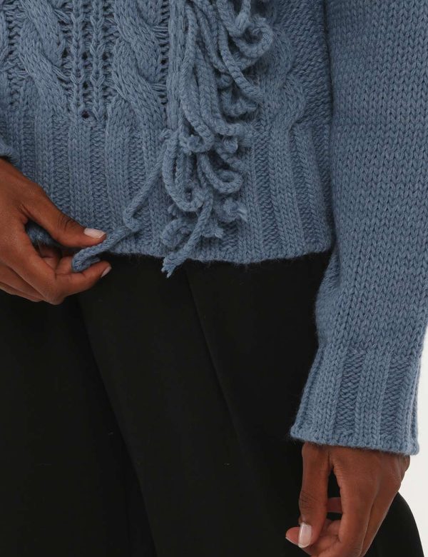 Maglione Sandro Ferrone intrecciato - 75% acrilico 10% viscosa 10% lana 5% alpacaLa modella indossa la taglia S ed è alta 17