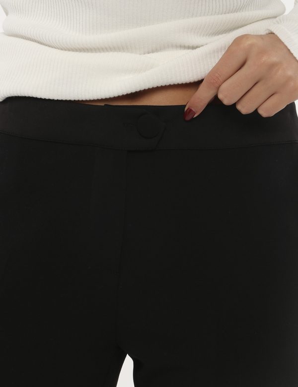 Pantalone Vougue in crepe scuba in coordinato - 95% poliestere 5% elastanLa modella indossa la taglia S e la vestibilità del