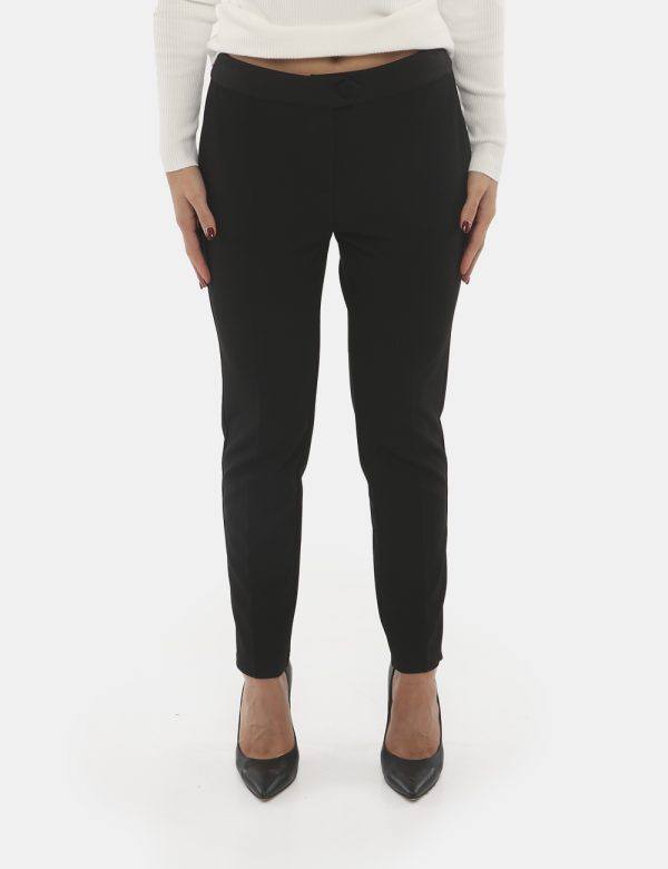 Pantalone Vougue in crepe scuba in coordinato - 95% poliestere 5% elastanLa modella indossa la taglia S e la vestibilità del