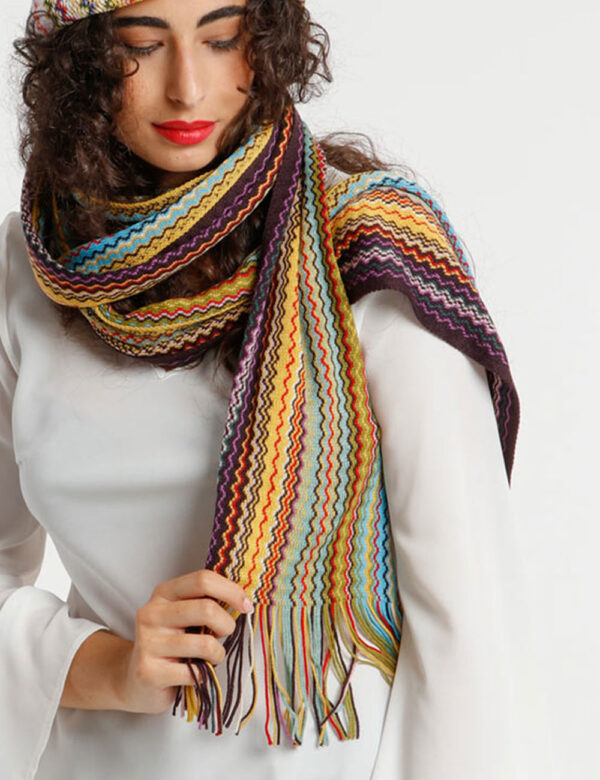 Sciarpa Missoni con frange - 50% lana 50% acrilicoDimensioni: 250 cm x 20 cmColora il tuo inverno con una sciarpa dalla fant