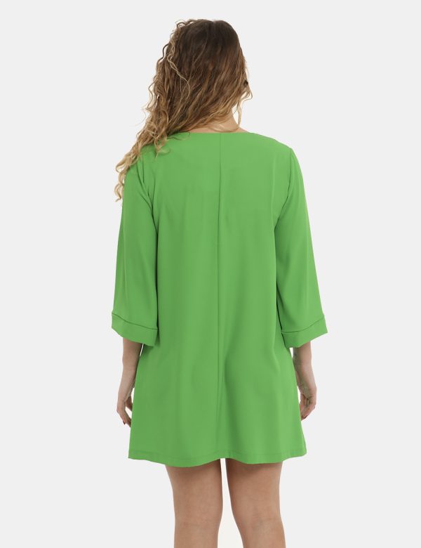 Vestito Vougue verde - COMPOSIZIONE E VESTIBILITÀ:96% poliestere 4% elastaneLa modella è alta 170 cm e indossa la taglia S.