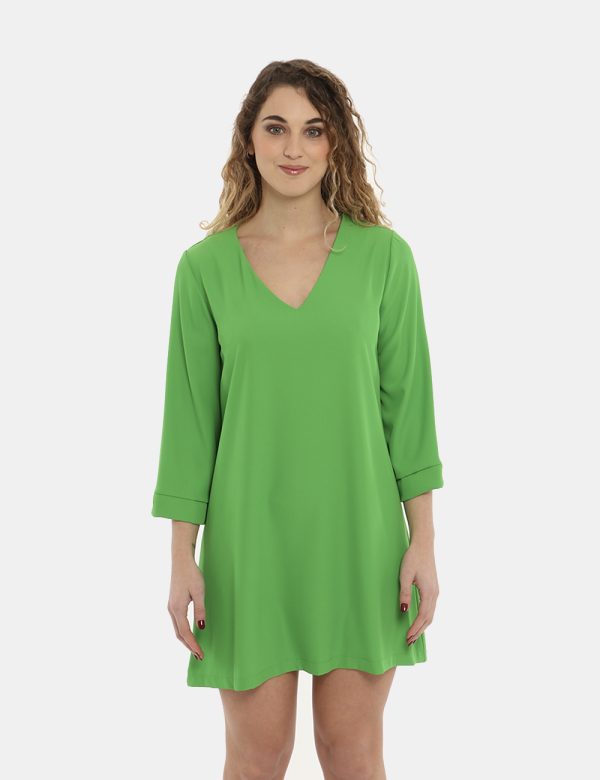 Vestito Vougue verde - COMPOSIZIONE E VESTIBILITÀ:96% poliestere 4% elastaneLa modella è alta 170 cm e indossa la taglia S.