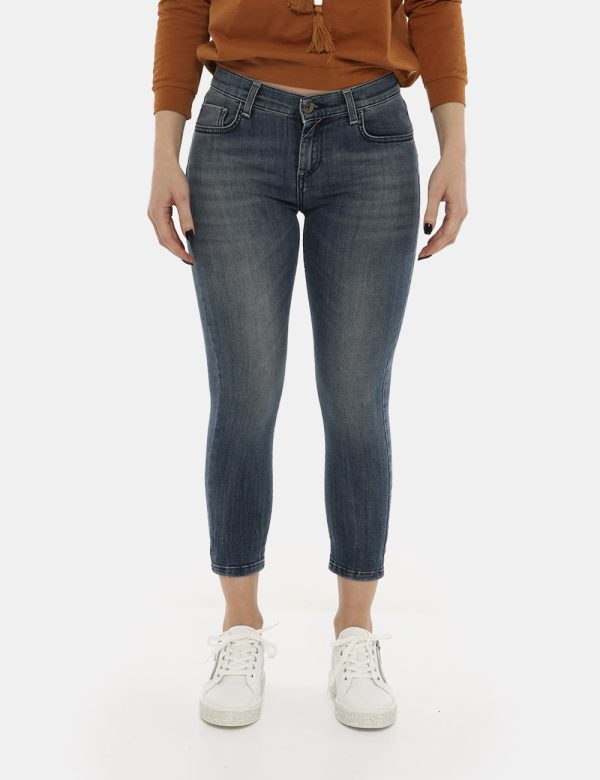 Jeans Fifty Four blu denim - COMPOSIZIONE E VESTIBILITÀ:70% cotone 28% poliestere 2% elastaneLa modella è alta 170 cm e indo