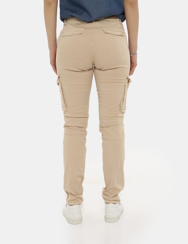 Pantalone Fifty Four beige - COMPOSIZIONE E VESTIBILITÀ:97% cotone 3% elastaneLa modella è alta 170 cm e indossa la taglia 2