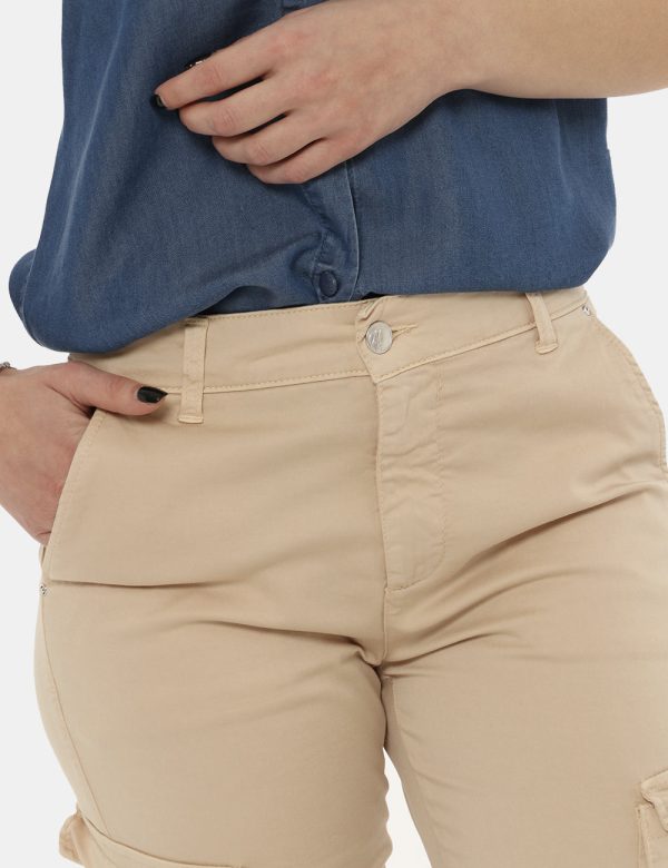 Pantalone Fifty Four beige - COMPOSIZIONE E VESTIBILITÀ:97% cotone 3% elastaneLa modella è alta 170 cm e indossa la taglia 2