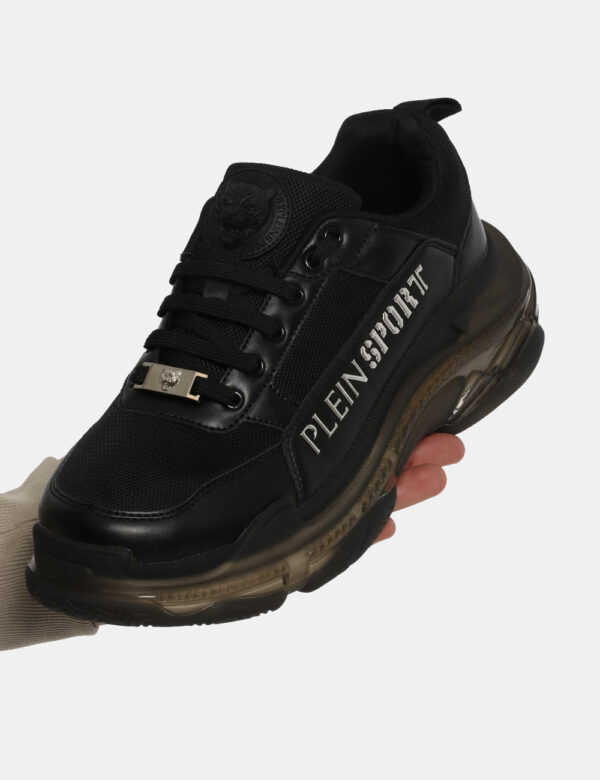 Scarpe Plein Sport nere - COMPOSIZIONE E VESTIBILITÀ:Altre materieIl modello calza il numero 44 e la calzata è regolare.CONS