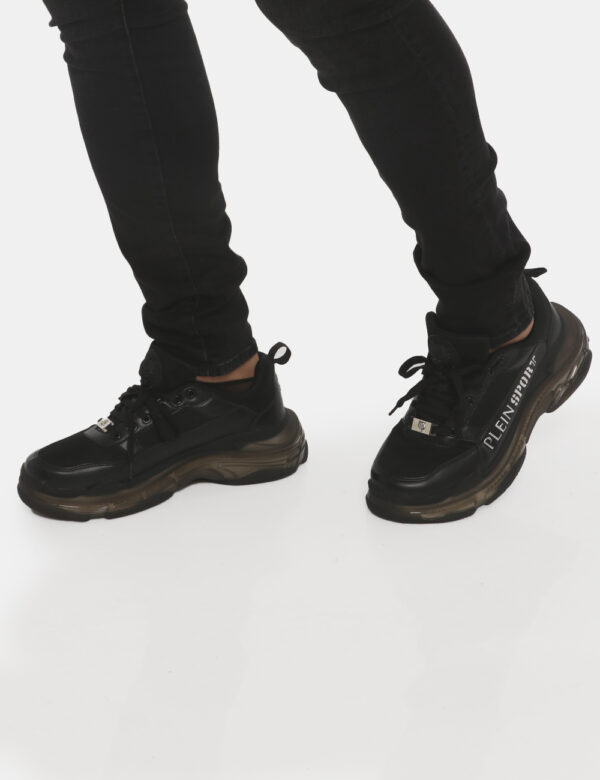 Scarpe Plein Sport nere - COMPOSIZIONE E VESTIBILITÀ:Altre materieIl modello calza il numero 44 e la calzata è regolare.CONS