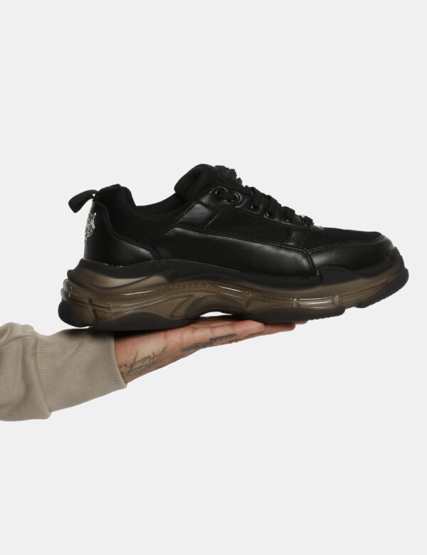 Scarpe Plein Sport nere - COMPOSIZIONE E VESTIBILITÀ:Altre materieIl modello calza il numero 44 e la calzata è regolare.CONS