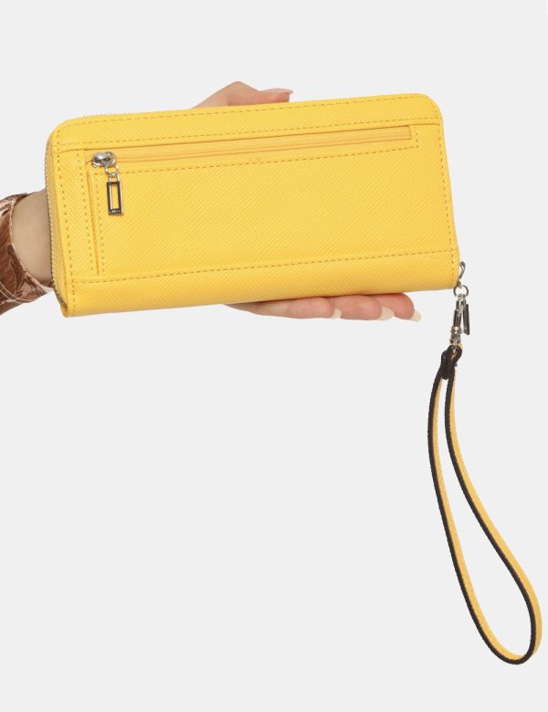Portafoglio Guess giallo - COMPOSIZIONE E VESTIBILITÀ:100% poliuretanoCONSIGLI DI STILE:Portafoglio di medie dimensioni in t