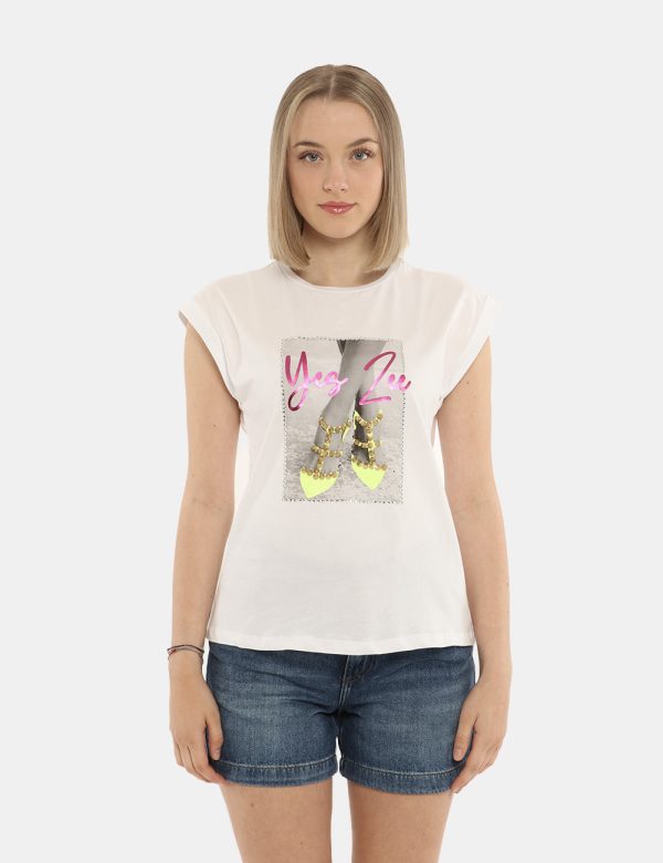 T-shirt Yes Zee bianca con glitter - COMPOSIZIONE E VESTIBILITÀ:100% cotoneLa modella è alta 170 cm e indossa la taglia S. L