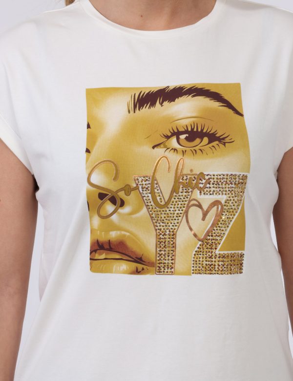 T-shirt Yes Zee Bianco - T-shirt su base bianca con stampa dorata arricchita da glitter in tinta. La vestibilità è morbida e