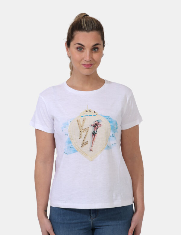 T-shirt Yes Zee Bianco - T-shirt su base bianca con stampa centrale in beige e azzurro più glitter dorati. La vestibilità è