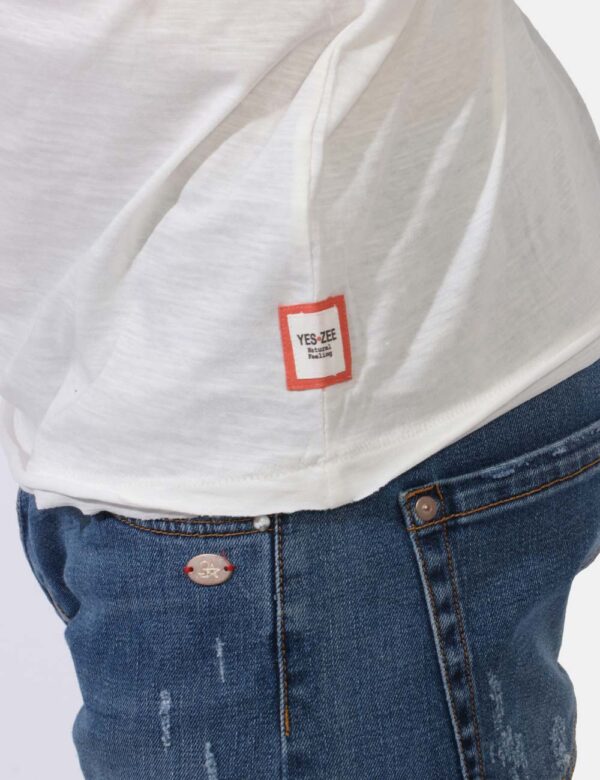 T-shirt Yes Zee Bianco - T-shirt classica in total bianco gesso. Presente taschino a taglio ad altezza cuore e leggero scoll