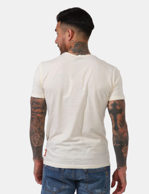 T-shirt Yes Zee Bianco - T-shirt classica in total bianco avorio con piccolo logo brand in tinta sulla manica. La vestibilit