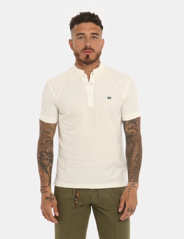 T-shirt Yes Zee bianco - COMPOSIZIONE E VESTIBILITÀ:100% cotoneIl modello è alto 178 cm e indossa la taglia L. La vestibilit