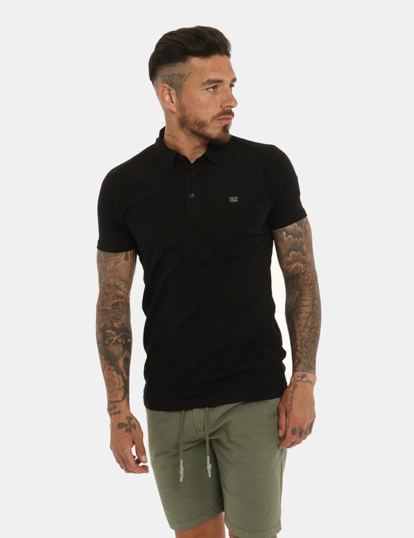 T-shirt Yes Zee nero - COMPOSIZIONE E VESTIBILITÀ:95% cotone 5% elastaneIl modello è alto 178 cm e indossa la taglia L. La v
