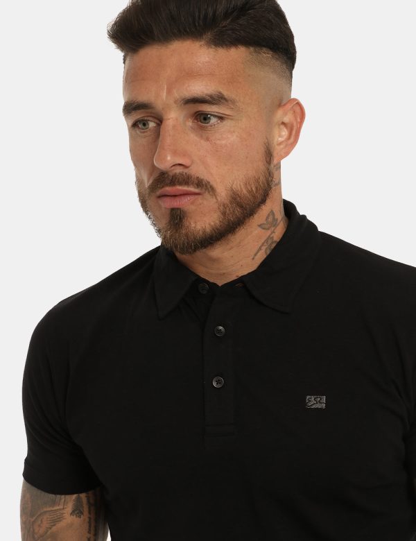 T-shirt Yes Zee nero - COMPOSIZIONE E VESTIBILITÀ:95% cotone 5% elastaneIl modello è alto 178 cm e indossa la taglia L. La v