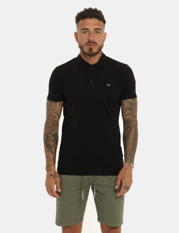 T-shirt Yes Zee nero - COMPOSIZIONE E VESTIBILITÀ:95% cotone 5% elastaneIl modello è alto 178 cm e indossa la taglia L. La v