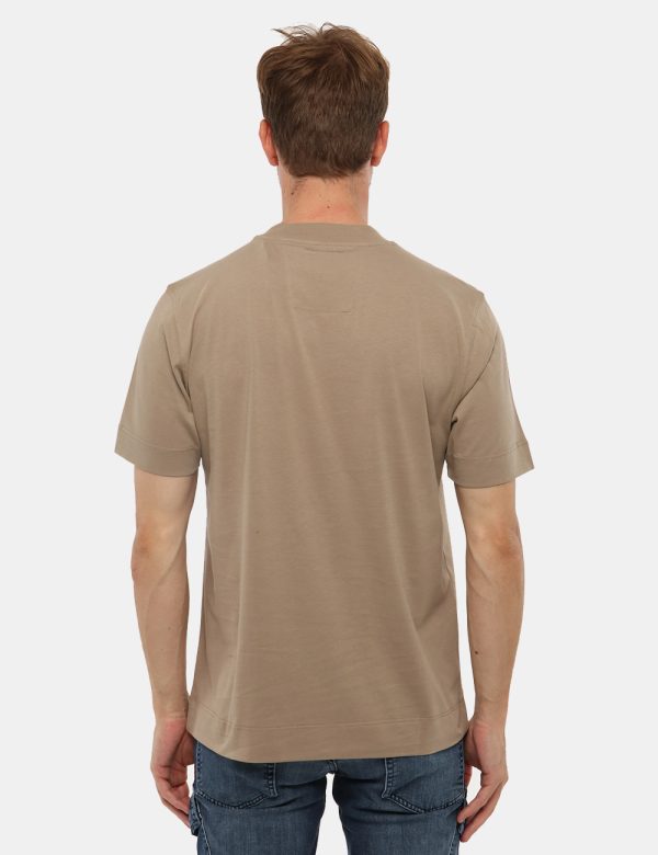 T-shirt Gazzarrini in cotone - 100% cotoneIl modello indossa la taglia L ed è alto 184 cm e la vestibilità è regolare. Spall