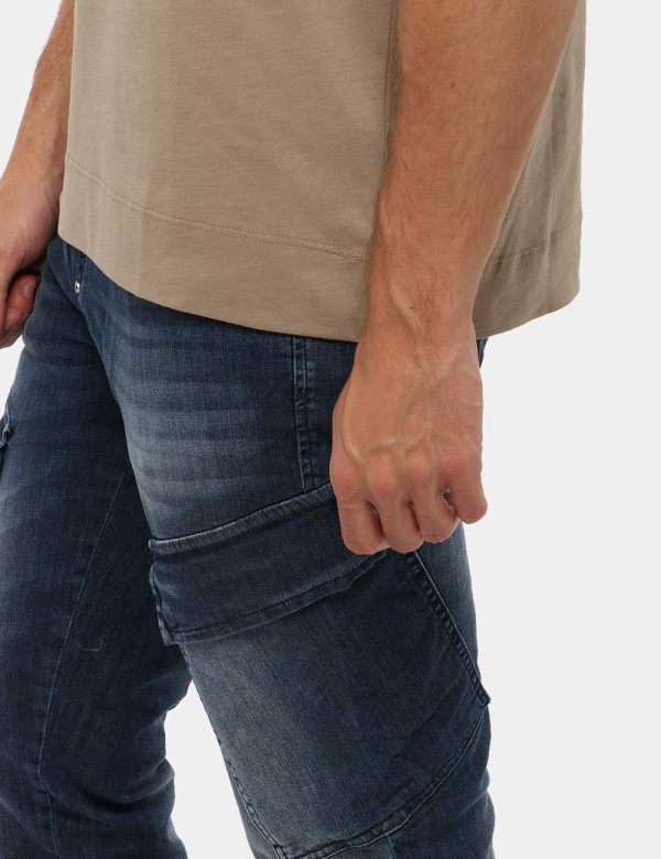 T-shirt Gazzarrini in cotone - 100% cotoneIl modello indossa la taglia L ed è alto 184 cm e la vestibilità è regolare. Spall