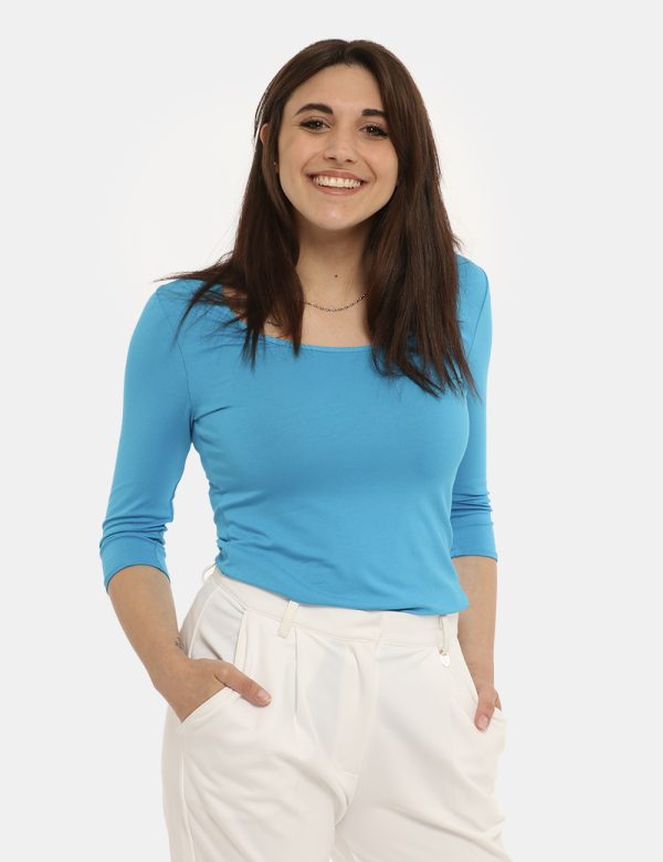 Maglia Vougue azzurro turchese - COMPOSIZIONE E VESTIBILITÀ:96% viscosa 4% elastaneLa modella è alta 161 cm e indossa la tag