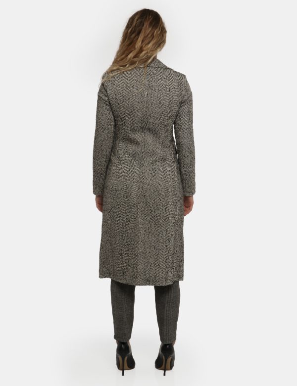 Cappotto Vougue perla - COMPOSIZIONE E VESTIBILITÀ:92% poliestere 8% viscosaLa modella è alta 170 cm e indossa la taglia S.