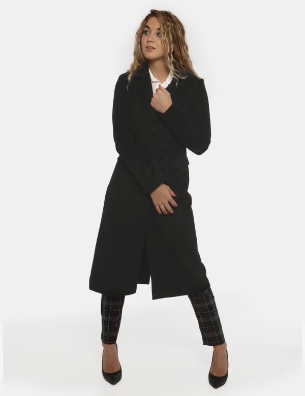 Cappotto Vougue nero - COMPOSIZIONE E VESTIBILITÀ:92% poliestere 8% viscosaLa modella è alta 170 cm e indossa la taglia S. L