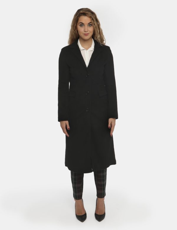 Cappotto Vougue nero - COMPOSIZIONE E VESTIBILITÀ:92% poliestere 8% viscosaLa modella è alta 170 cm e indossa la taglia S. L