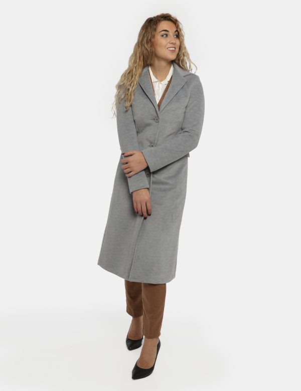Cappotto Vougue grigio antracite - COMPOSIZIONE E VESTIBILITÀ:92% poliestere 8% viscosaLa modella è alta 170 cm e indossa la