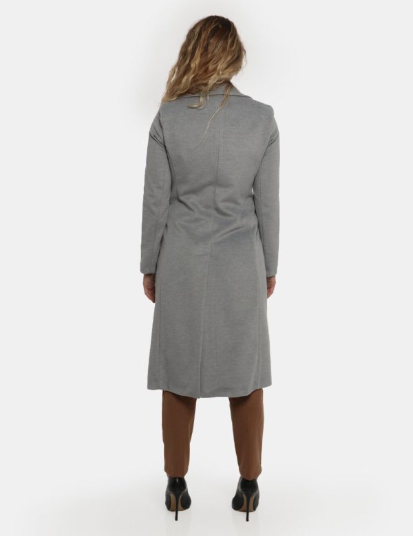 Cappotto Vougue grigio antracite - COMPOSIZIONE E VESTIBILITÀ:92% poliestere 8% viscosaLa modella è alta 170 cm e indossa la