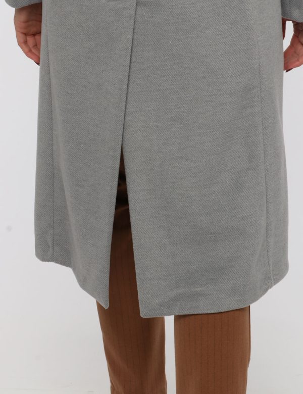 Cappotto Vougue grigio antracite - COMPOSIZIONE E VESTIBILITÀ:92% poliestere 8% viscosaLa modella è alta 170 cm e indossa la