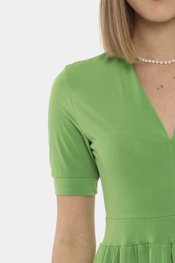 Vestito Vougue verde - COMPOSIZIONE E VESTIBILITÀ:95% poliestere 5% elastaneLa modella è alta 170 cm e indossa la taglia S.