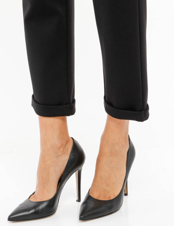Pantalone Vougue elasticizzato con cintura - 61% viscosa 34% nylon 5% elastinaLa modella indossa la taglia S ed è alta 178 c
