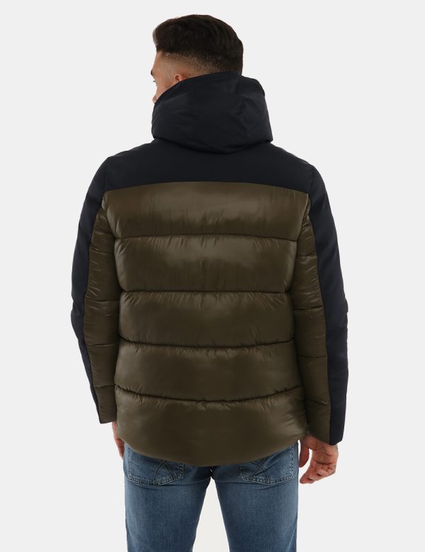 Piumino Scervino con cappuccio a pannelli - 85% poliammide 15% elastanIl modello indossa la taglia L e la vestibilità del ca