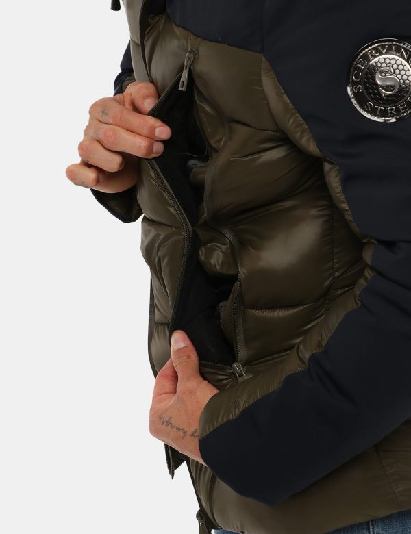 Piumino Scervino con cappuccio a pannelli - 85% poliammide 15% elastanIl modello indossa la taglia L e la vestibilità del ca