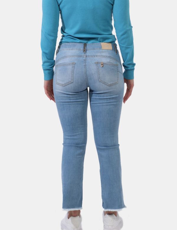 Jeans Liu-Jo Jeans - Jeans in total blu denim light. Il capo presenta tasche sagomate sul fronte e tasche a toppa sul retro.