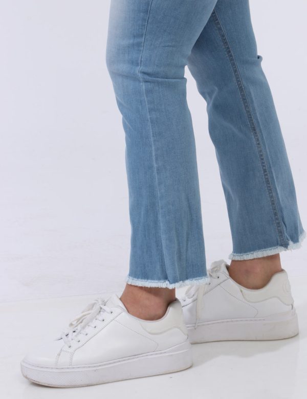 Jeans Liu-Jo Jeans - Jeans in total blu denim light. Il capo presenta tasche sagomate sul fronte e tasche a toppa sul retro.