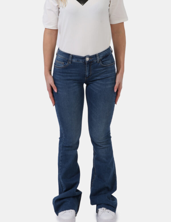 Jeans Liu-Jo Jeans - Jeans in total blu denim con zampa. Il capo presenta tasche sagomate sul fronte e tasche a toppa sul re