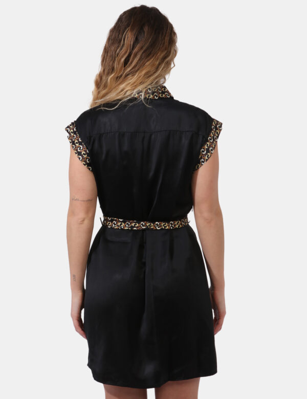 Abito Liu-Jo Nero - Vestito a giromanica in simil raso nero con bordatura in fantasia tendente al marrone. La vestibilità è